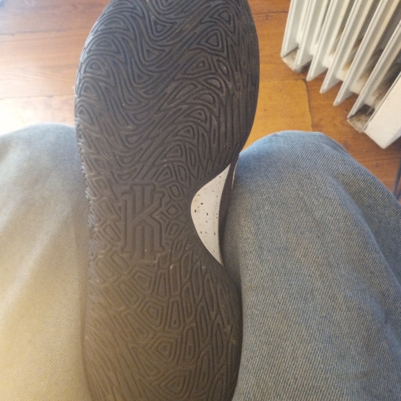 They are like new only worn once or twice and not the right size. - Picture 3 of 7